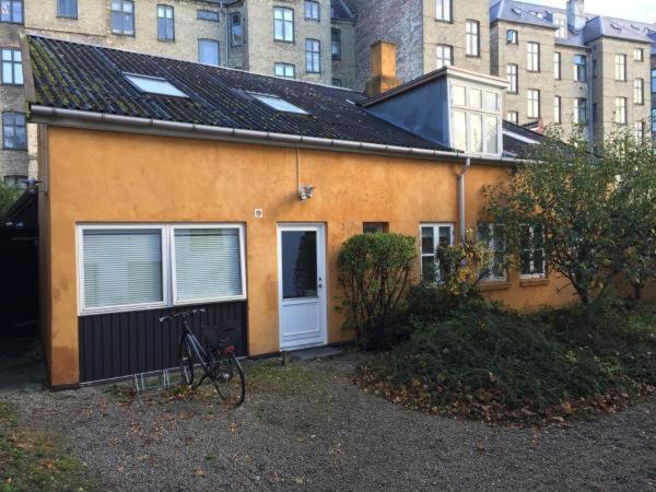 Rooms In Quiet Yellow Courtyard Apartment Copenhaga Exterior foto