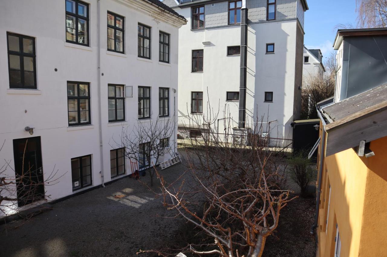 Rooms In Quiet Yellow Courtyard Apartment Copenhaga Exterior foto